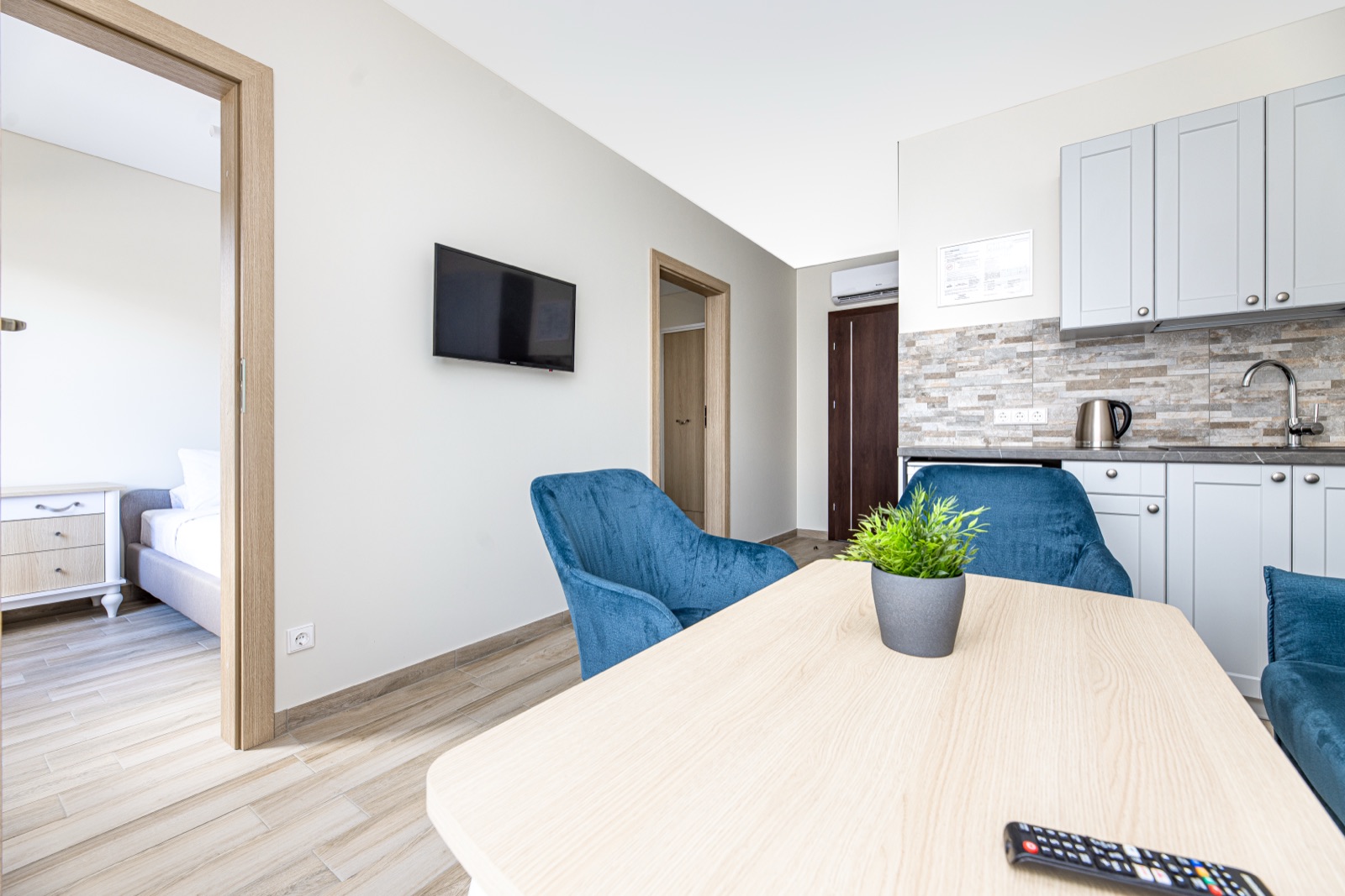 Keturvietis Delux Premium 2x2